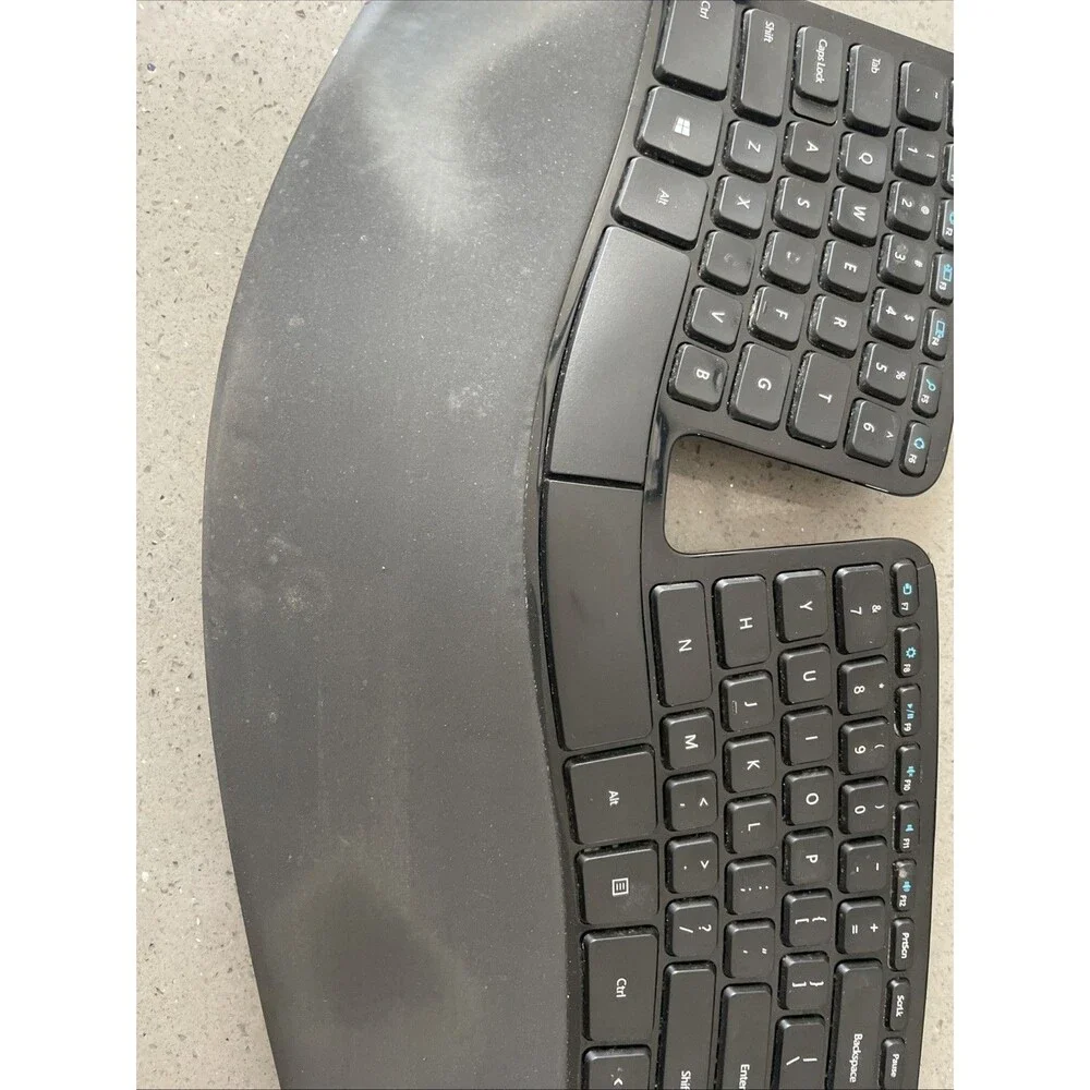 Microsoft Sculpt Ergonomic Wireless Keyboard and Number Pad Model 1559 UNTESTED